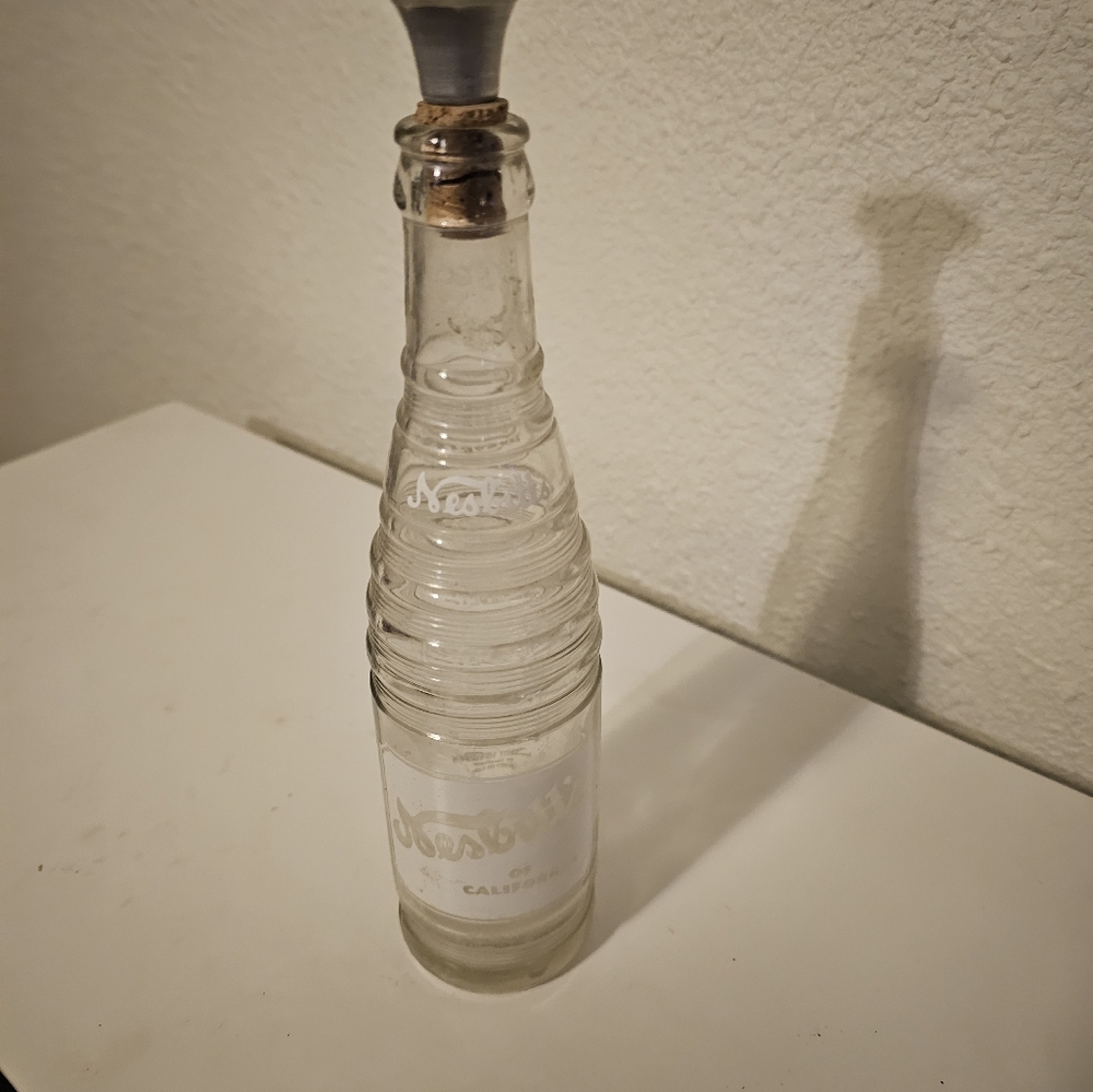 RARE - COLLECTIBLE - NESBITT'S  SODA  BOTTLE - ACL 10 OZ. OTTAWA CANADA ORANGE